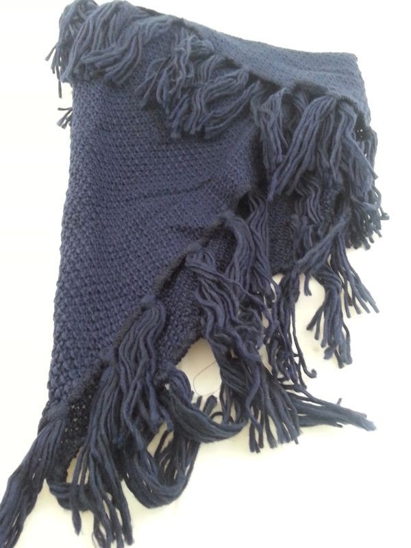 Triangle knit with fringe