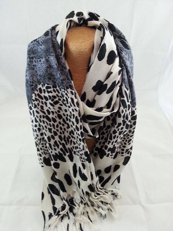 Animal print pashmina