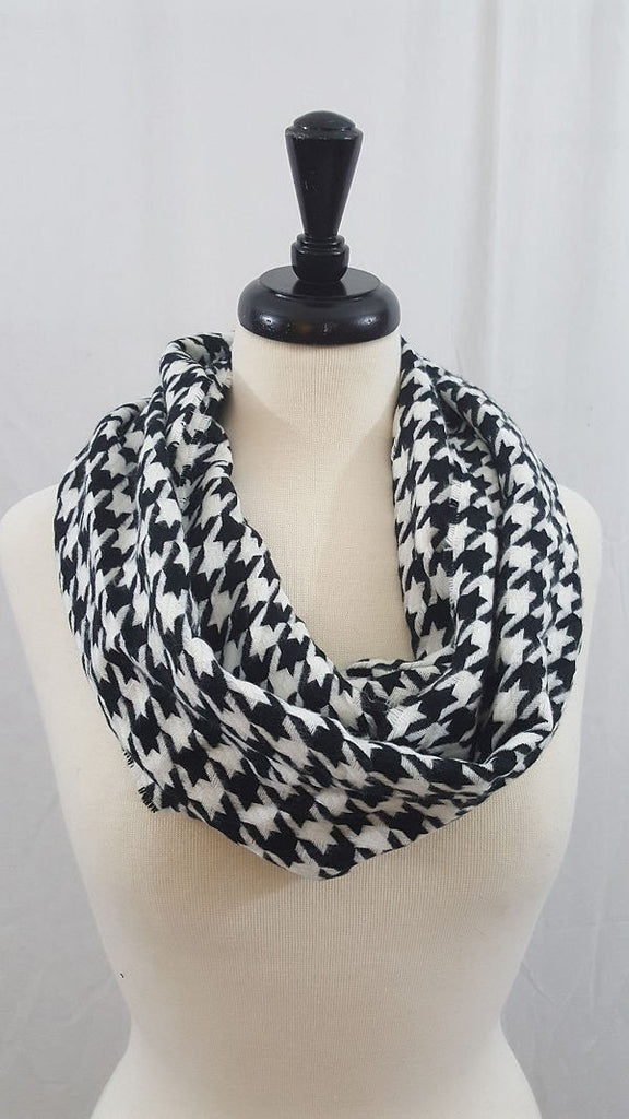 Houndstooth infinity scarf
