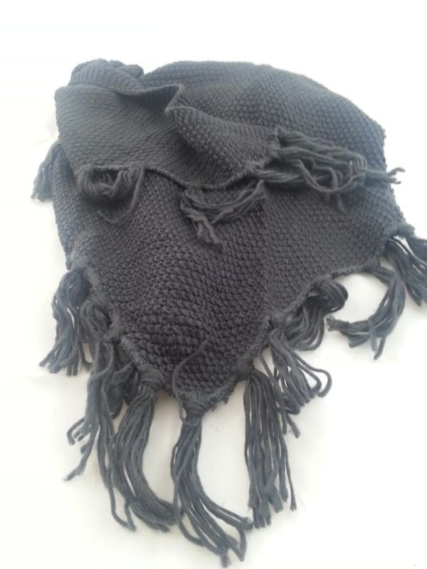 Triangle knit with fringe